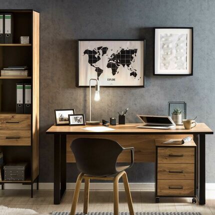 Trendige Büromöbel in Eiche und Schwarz