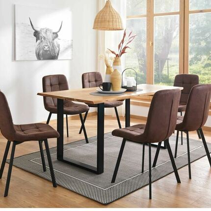 Trendiger Holz-Esstisch mit dunkelbraunen Schalenstühlen